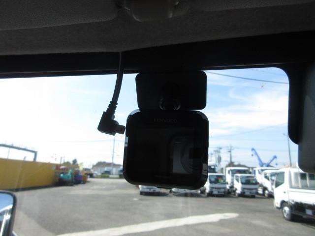 Hino DUTRO 2022-03 7306663-17