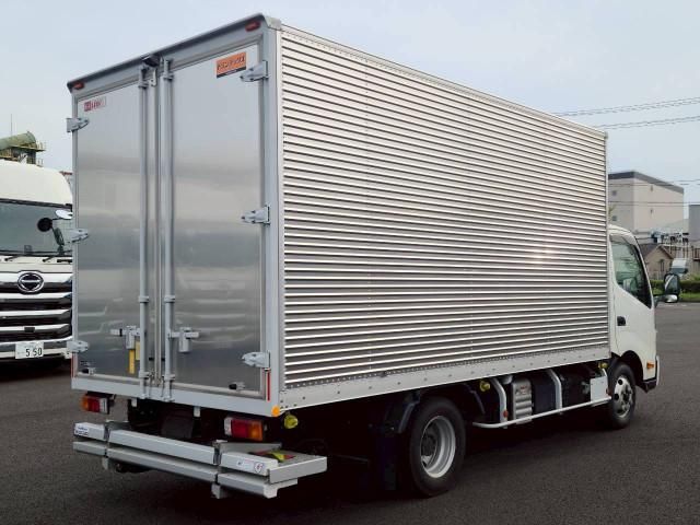 Hino DUTRO 2021-05 7306665-3
