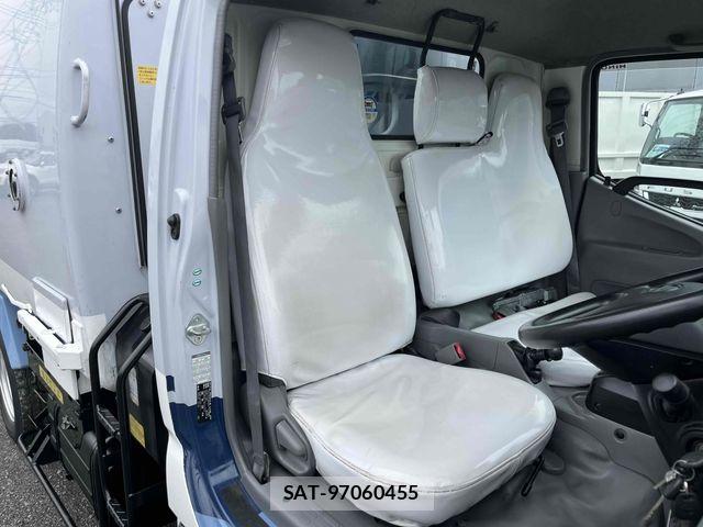 Hino DUTRO 2017-11 7326801-19