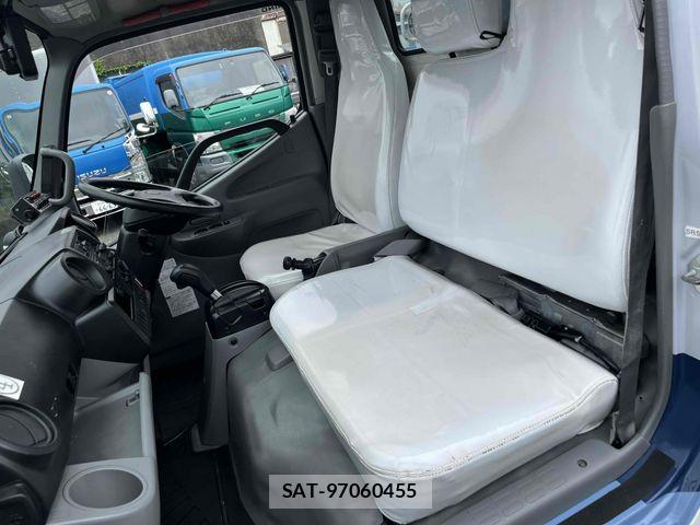 Hino DUTRO 2017-11 7326801-23