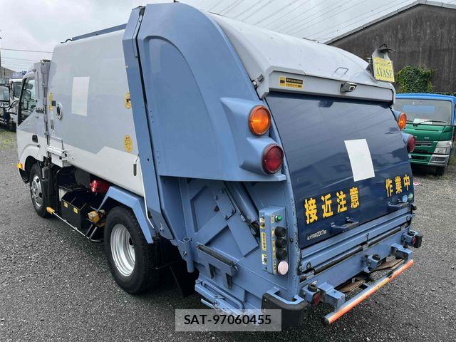 Hino DUTRO 2017-11 7326801-3