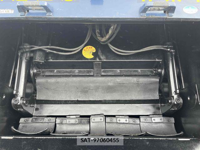 Hino DUTRO 2017-11 7326801-8