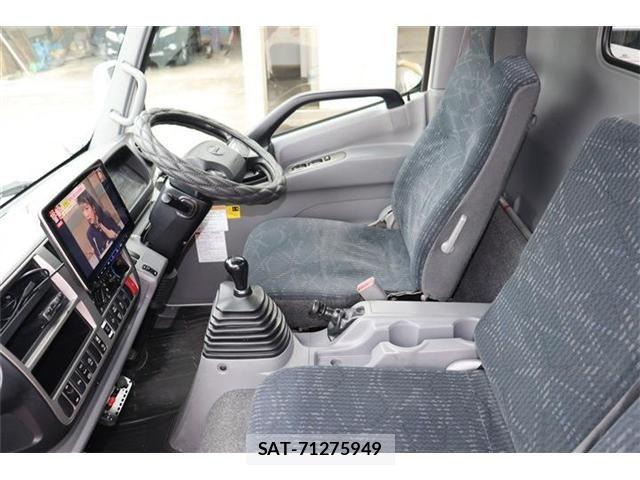 Hino DUTRO 2021-03 7326803-1