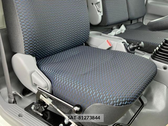 Hino DUTRO 2025-05 7357580-17