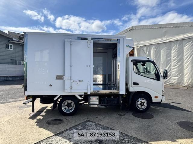 Hino DUTRO 2020-02 7357592-9