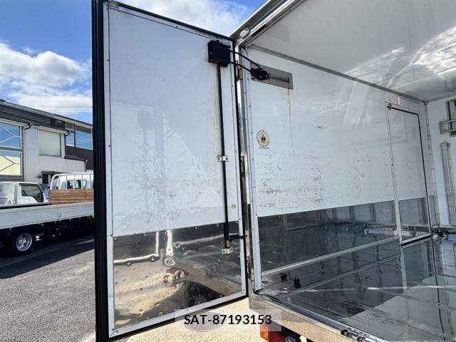 Hino DUTRO 2020-02 7357592-11