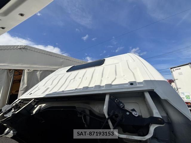 Hino DUTRO 2020-02 7357592-17