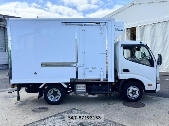 Hino DUTRO 2020-02 7357592-3