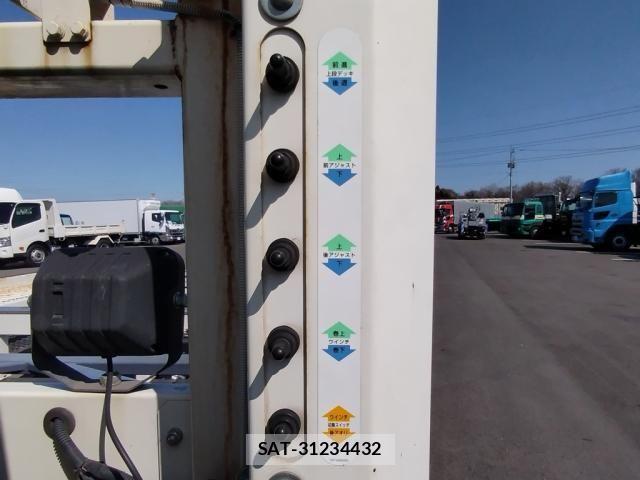 Hino DUTRO 2019-08 7357578-11
