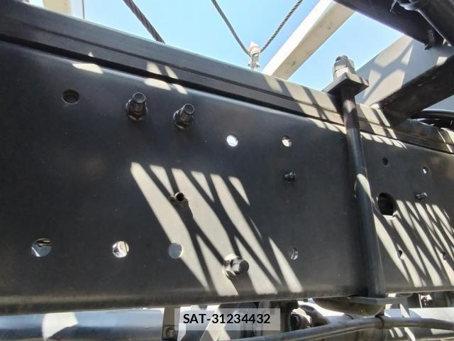 Hino DUTRO 2019-08 7357578-13