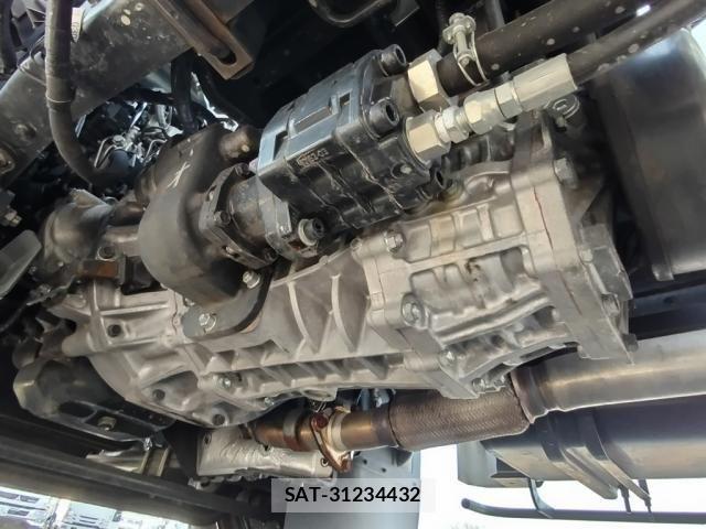 Hino DUTRO 2019-08 7357578-17