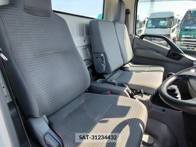 Hino DUTRO 2019-08 7357578-24