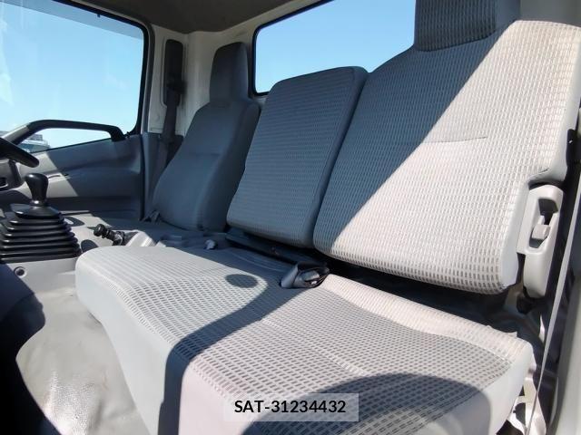 Hino DUTRO 2019-08 7357578-25