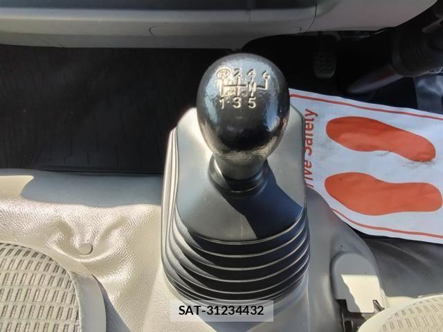 Hino DUTRO 2019-08 7357578-28