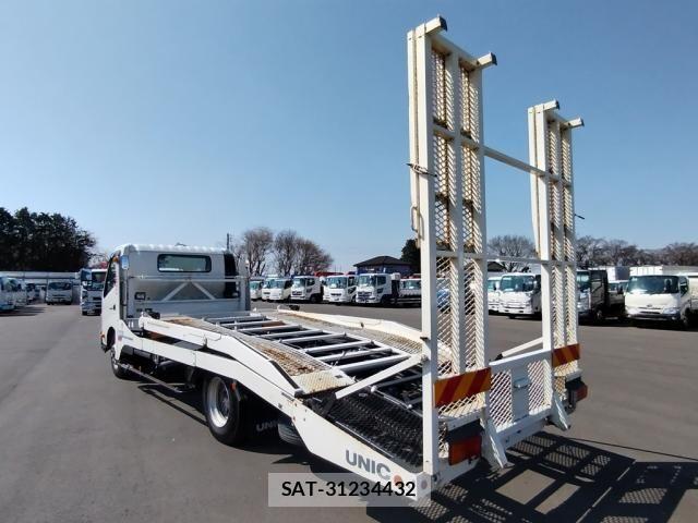 Hino DUTRO 2019-08 7357578-3