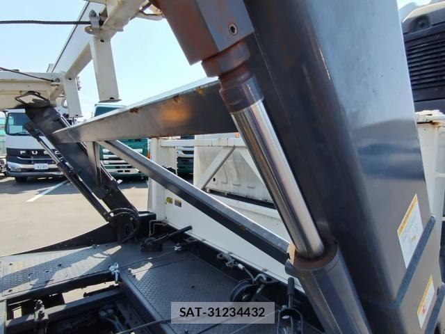 Hino DUTRO 2019-08 7357578-8