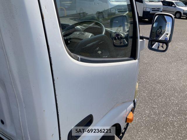 Hino DUTRO 2012-09 7357590-10