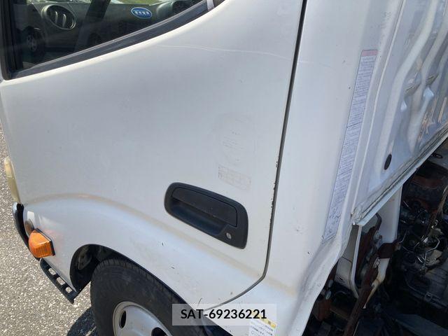 Hino DUTRO 2012-09 7357590-11