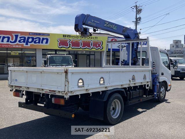 Hino DUTRO 2012-09 7357590-3