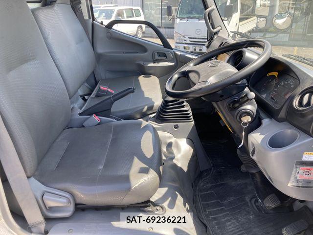 Hino DUTRO 2012-09 7357590-4
