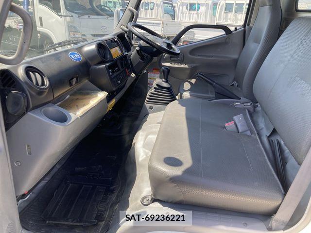 Hino DUTRO 2012-09 7357590-5