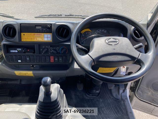 Hino DUTRO 2012-09 7357590-6
