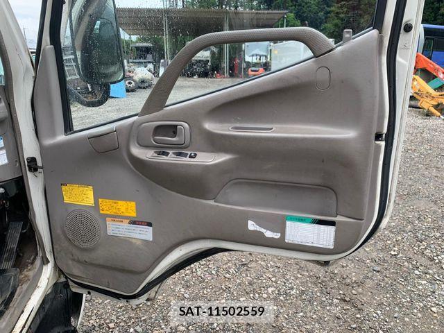 Hino DUTRO 2007-04 7357597-24