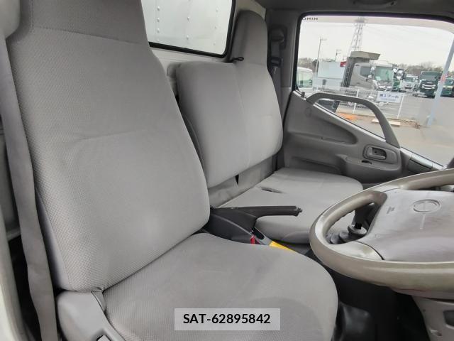 Hino DUTRO 2009-03 7357593-19