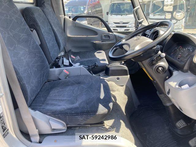 Hino DUTRO 2019-05 7357591-2