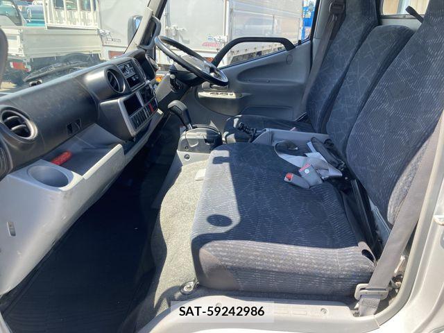 Hino DUTRO 2019-05 7357591-3