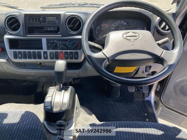 Hino DUTRO 2019-05 7357591-4