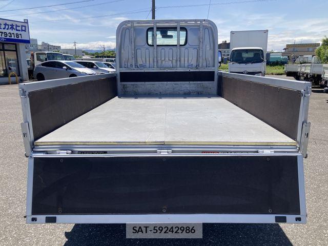 Hino DUTRO 2019-05 7357591-6