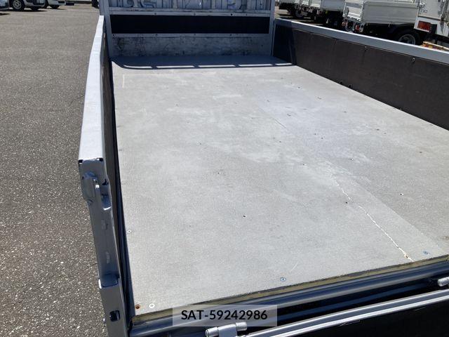 Hino DUTRO 2019-05 7357591-8