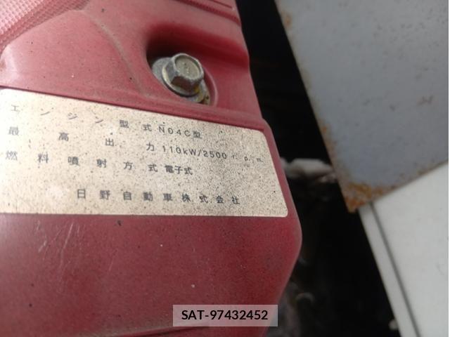 Hino DUTRO 2019-04 7357588-17