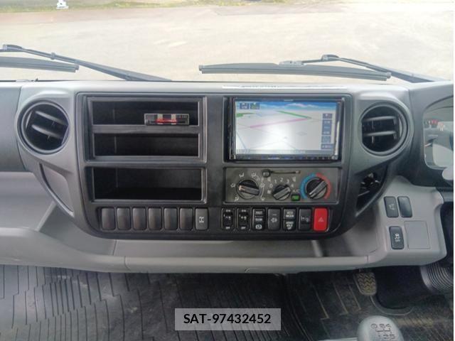 Hino DUTRO 2019-04 7357588-21