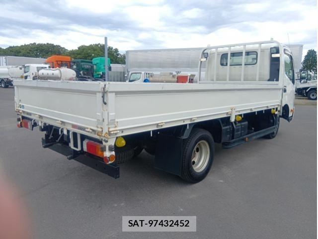Hino DUTRO 2019-04 7357588-2