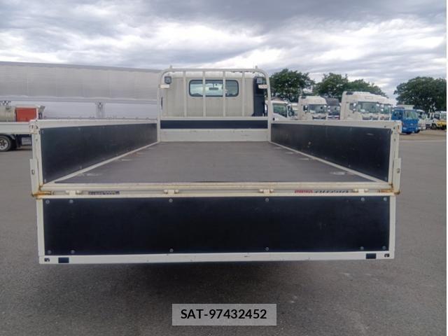 Hino DUTRO 2019-04 7357588-4