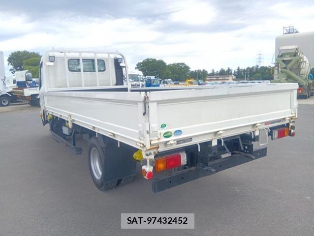 Hino DUTRO 2019-04 7357588-6