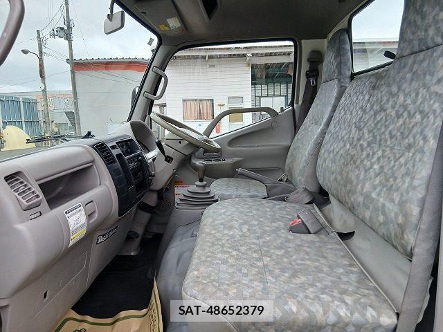 Hino DUTRO 2007-08 7357595-18