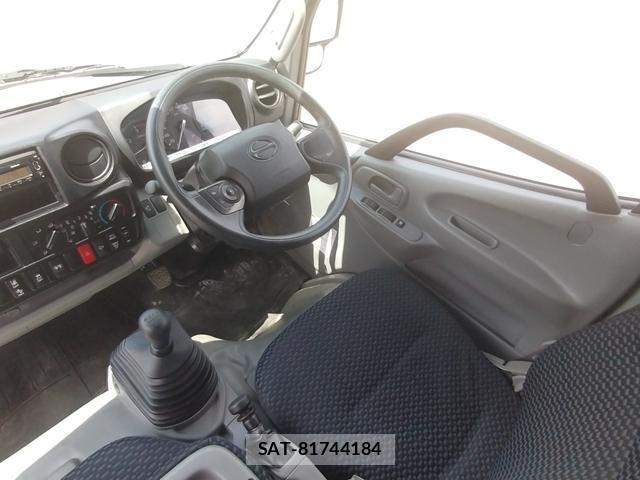 Hino DUTRO 2024-12 7357587-22