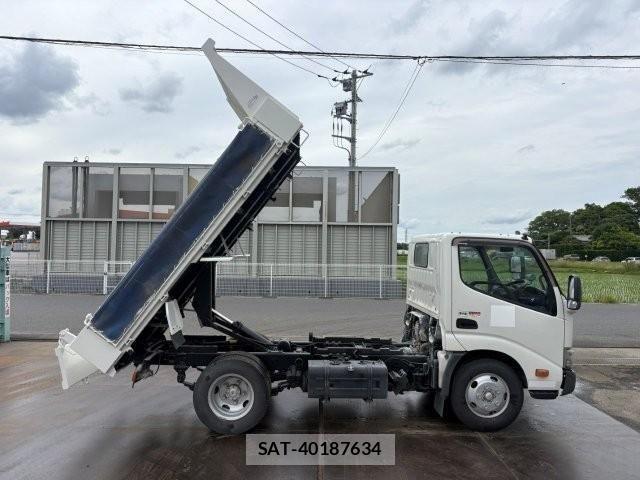 Hino DUTRO 2019-02 7357594-9