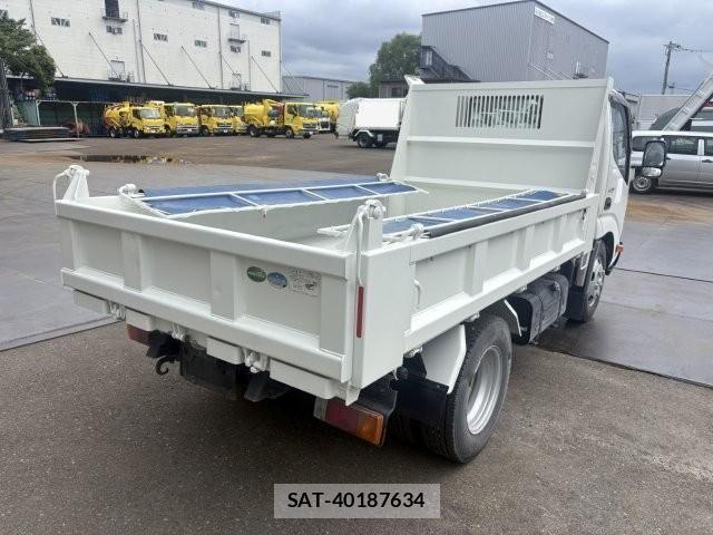 Hino DUTRO 2019-02 7357594-3