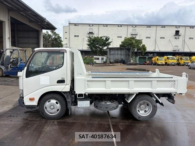 Hino DUTRO 2019-02 7357594-4