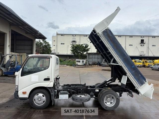 Hino DUTRO 2019-02 7357594-8