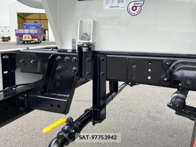Hino DUTRO 2025-06 7357581-13