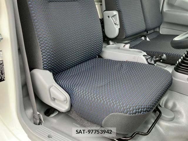 Hino DUTRO 2025-06 7357581-17