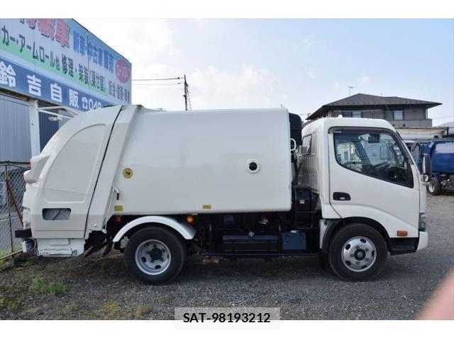 Hino DUTRO 2017-10 7357585-9