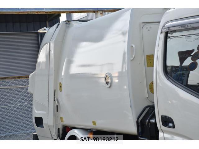 Hino DUTRO 2017-10 7357585-22