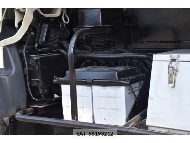 Hino DUTRO 2017-10 7357585-28