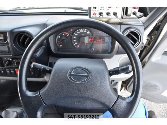 Hino DUTRO 2017-10 7357585-3